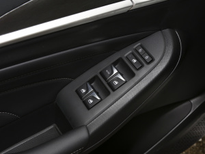 2021款PLUS 1.6L GDI CVT豪华型 主驾车窗控制区	