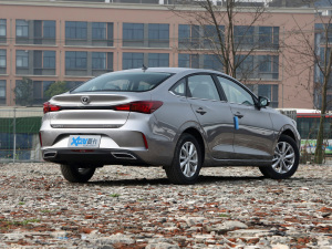 2021款PLUS 1.6L GDI 手动精英型 整体外观