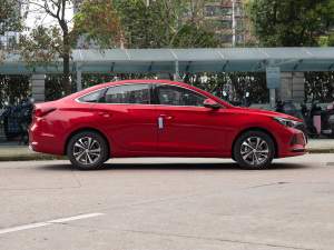 2021款PLUS 蓝鲸NE 1.4T GDI DCT尊贵型 整体外观