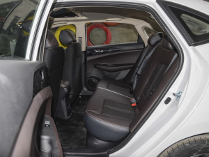 2021款1.6L 自动豪华型 后排空间