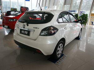 2010款1.5L 手动舒适版 整体外观