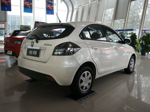 2010款1.5L 手动舒适版 整体外观