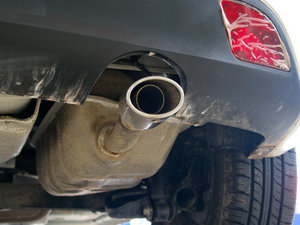 2010款1.5L 手动舒适版 排气管