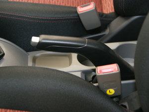 2010款1.5L 手动舒适版 驻车制动器