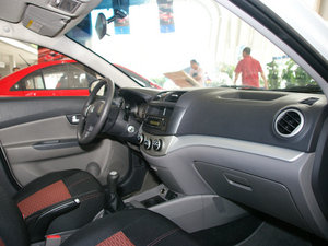 2010款1.5L 手动舒适版 中控区