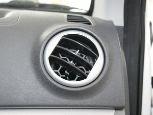 2010款1.5L 手动舒适版 中控区