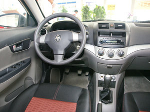 2010款1.5L 手动舒适版 中控区