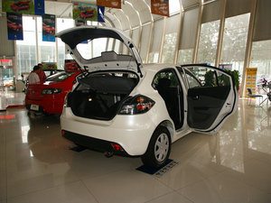 2010款1.5L 手动舒适版 空间座椅