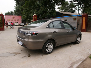 2009款三厢 1.5L 自动尊贵版 整体外观