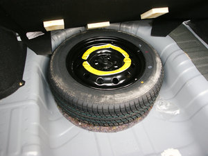 2009款三厢 1.5L 自动尊贵版 备胎