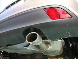 2010款1.5L 自动豪华版 排气管