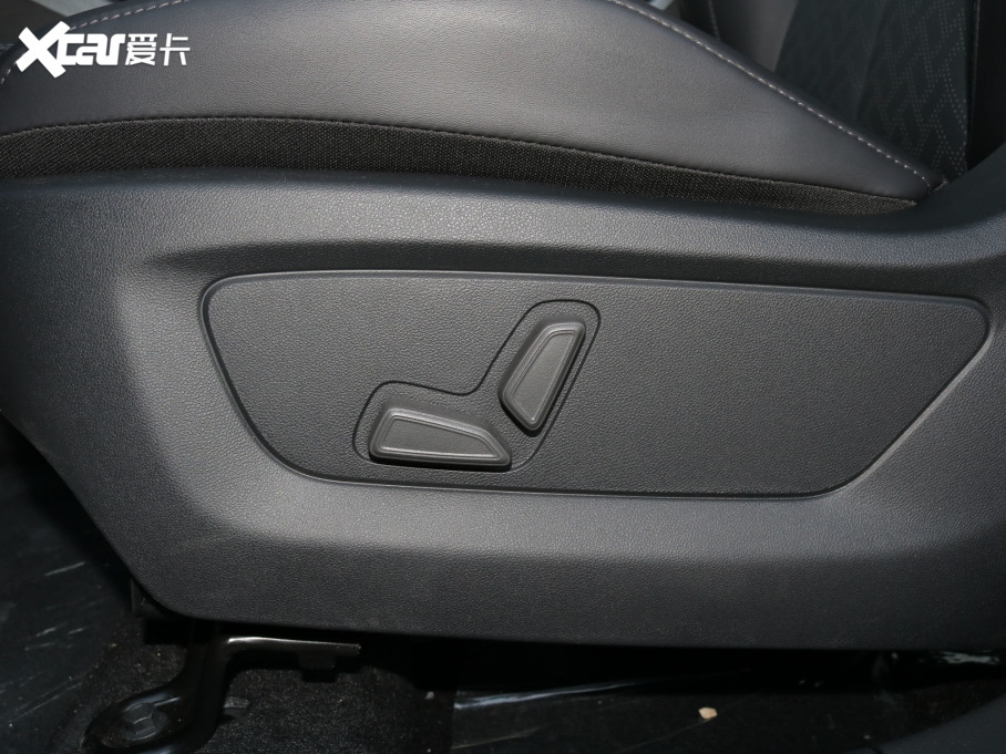 2022���L��CS55 PLUS �{�L�� 1.5T DCT���F��