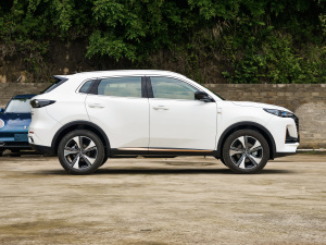 2022款第二代 1.5T DCT尊享型 正侧（右）