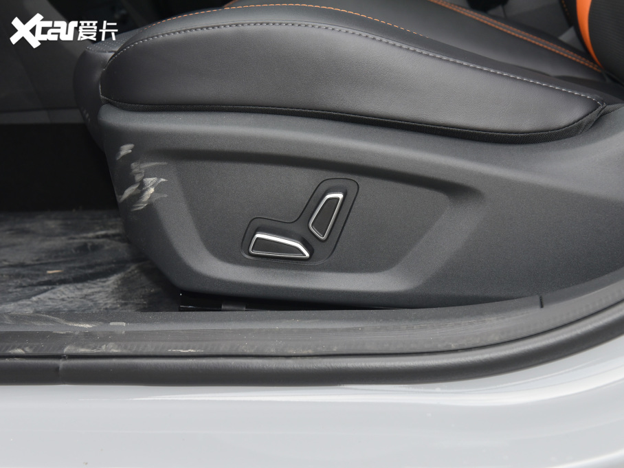 2022���L��UNI-V 1.5T �\�Ӱ�