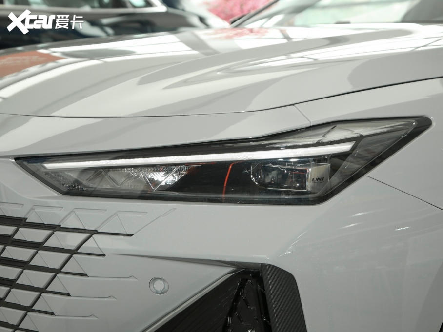 2022���L��UNI-V 1.5T ׿Խ��