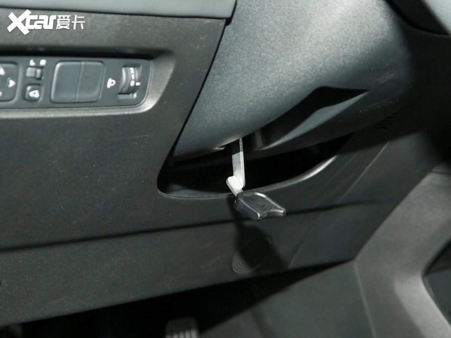 2022���L��UNI-V 1.5T ׿Խ��