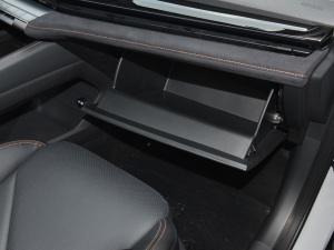 2022款1.5T 运动版 手套箱