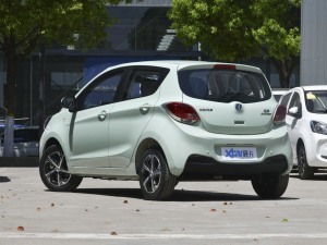 2022款清心版 多彩款 磷酸铁锂 左后45度