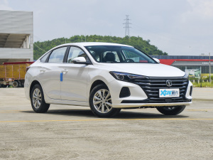 2022款PLUS 1.6L GDI CVT精英型 右前45度