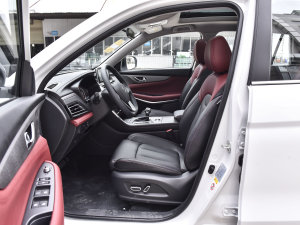 2023款畅享版 1.5T DCT尊贵版 前排空间