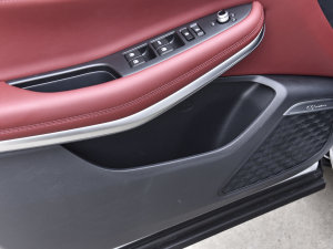 2023款畅享版 1.5T DCT尊贵版 前门储物空间