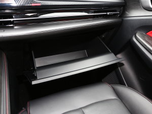 2023款第二代 1.5T DCT轻年版 手套箱