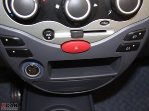 2010款1.3L 手动基本版 中控区