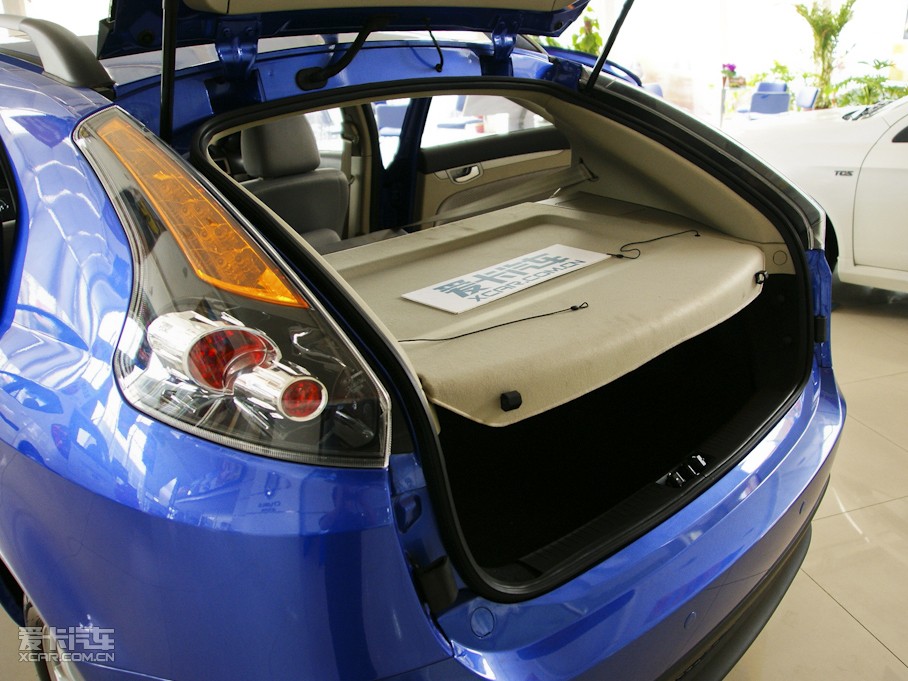 2010LCX30Ɏ 1.6L քӺA