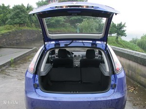 2010款1.6L 手动运动版 行李厢空间