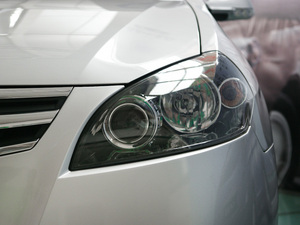 2010款1.6L 手动运动版 大灯