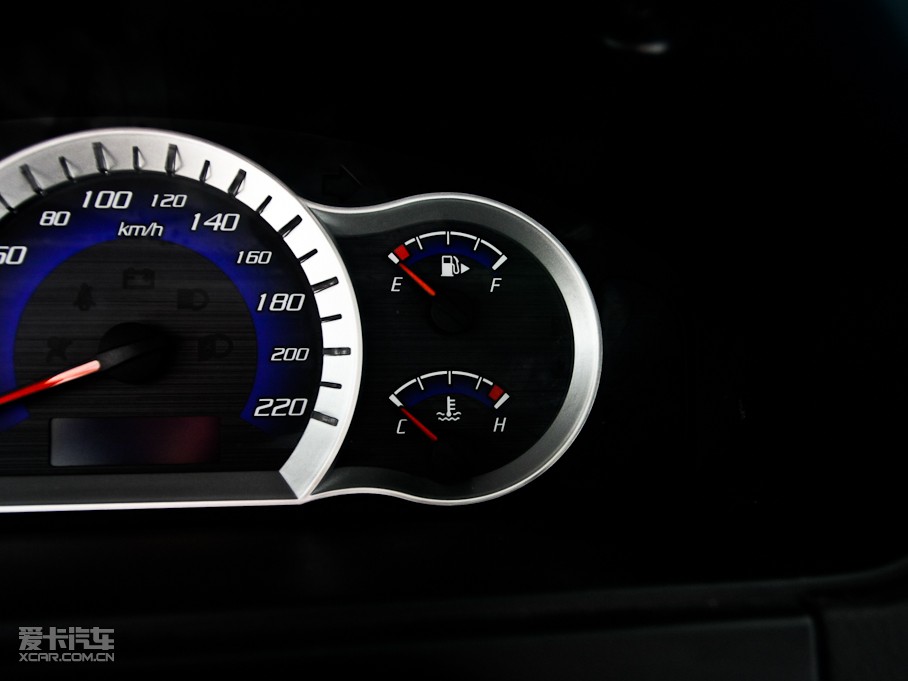 2011���L(zh��ng)��CX30���� 2.0L �Ԅ�(d��ng)���A��