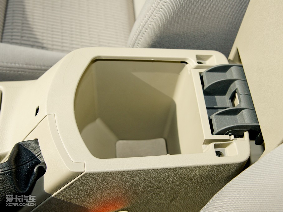 2011���L��CX30���� 1.6L �ք����m��̼��