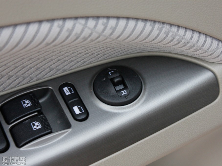 2011���L��CX30���� 1.6L �քӺ��A��