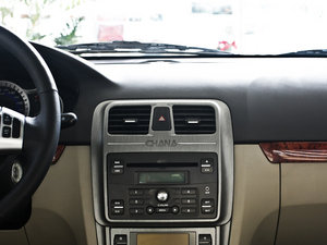 2011款2.0L 自动豪华版 中控区