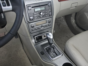 2011款2.0L 自动豪华版 中控区