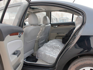 2011款1.6L 手动豪华版 后排空间
