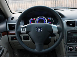 2011款1.6L 手动豪华版 方向盘
