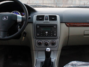 2011款1.6L 手动豪华版 中控台