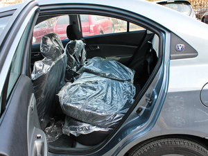 2010款三厢 1.5L 手动运动版 后排座椅放倒