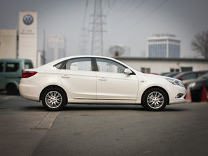2012款1.6L 手动尊贵版 整体外观