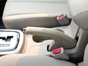 2012款1.6L 手动尊贵版 驻车制动器