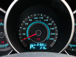 2012款1.6L 手动尊贵版 中控区