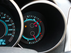 2012款1.6L 手动尊贵版 中控区