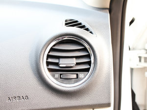 2012款1.6L 手动尊贵版 中控区