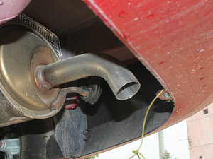 2012款1.6L 手动舒适版 排气管