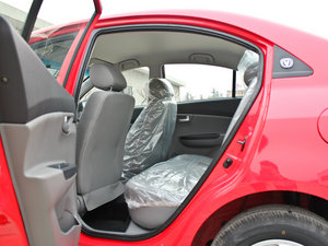 2012款三厢 1.5L 手动豪华版 后排空间
