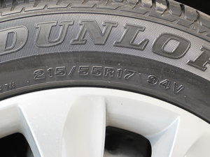 2013款1.8T 自动尊崇版 轮胎尺寸