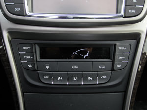 2013款1.8T 自动尊崇版 空调调节