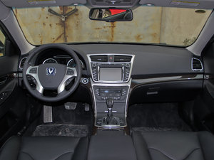 2013款1.8T 自动尊崇版 内饰全景