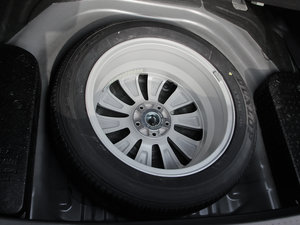 2013款1.8T 自动尊崇版 备胎